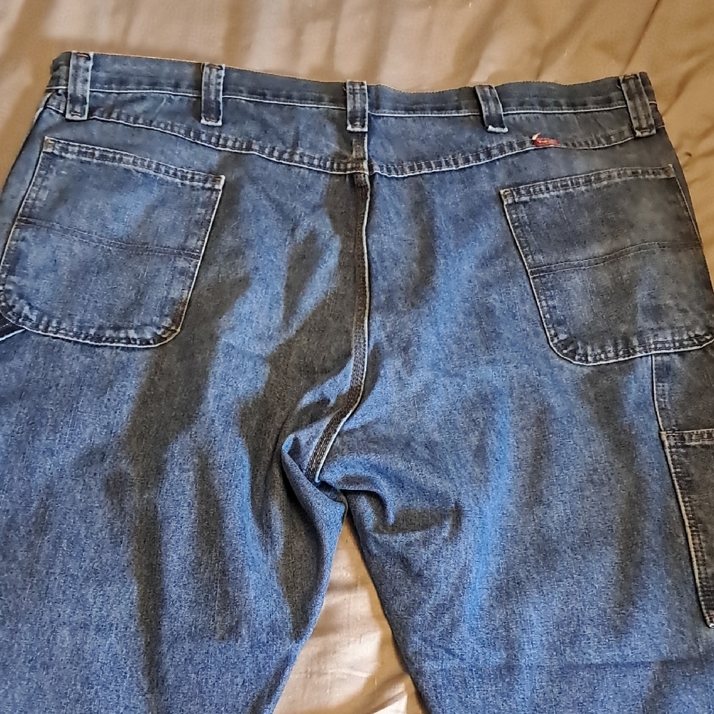 Wrangler Relaxed Blue Jeans with Authentic Style